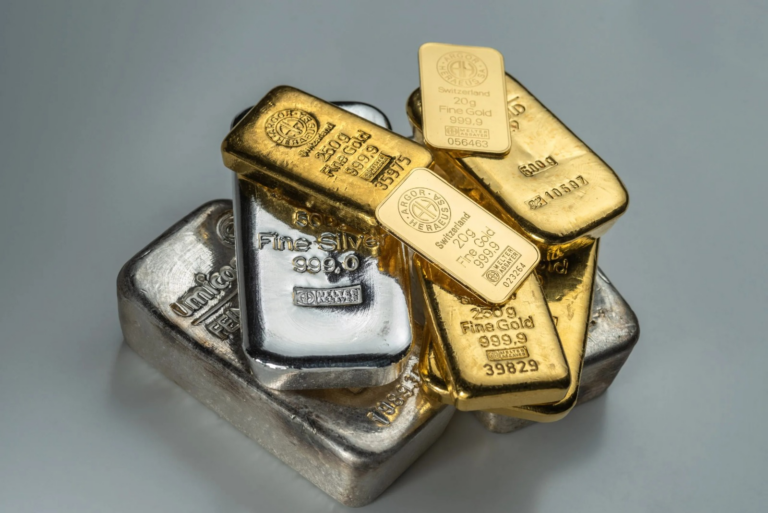 الذهب-يحافظ-على-مكاسبه-قرب-أعلى-مستوياته-والفضة-تتجاوز-حاجز-90-دولارًا
