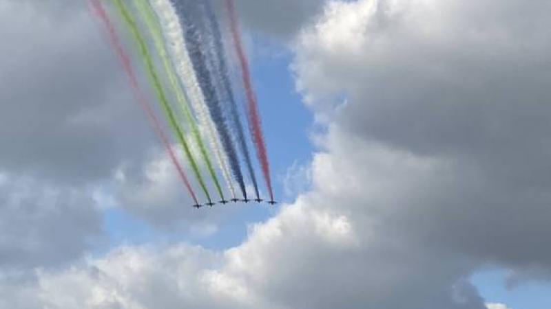 عروض-جوية-تجوب-سماء-الإمارات-بمناسبة-يوم-العزم