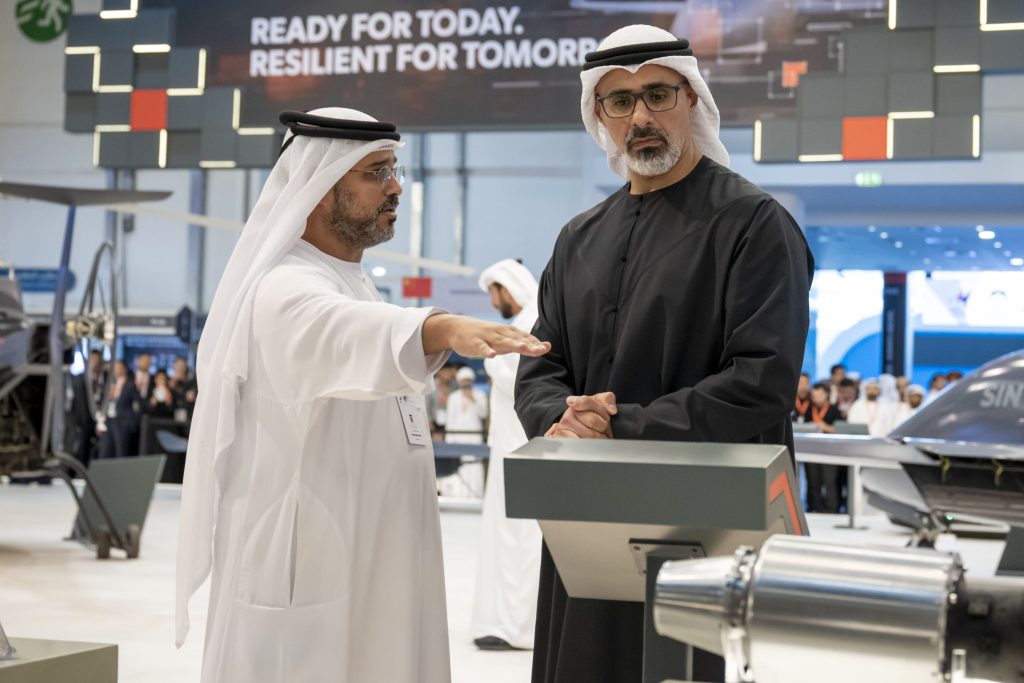 خالد-بن-محمد-بن-زايد-يزور-معرضَي-“يومكس”-و”سيمتكس”-2026