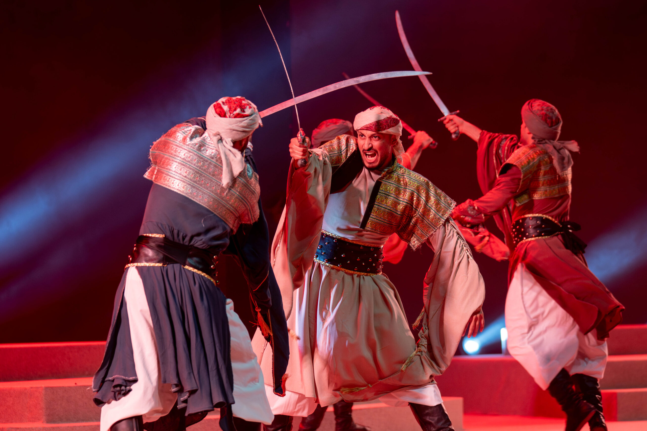 العمل-المسرحي”-الزير-سالم-”-يستقطب-4800-مشاهد-على-مسرح-المجاز-بالشارقة