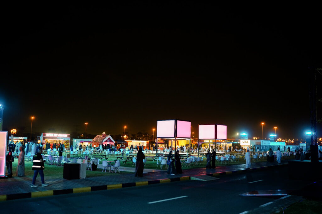 “قرية-الأضواء”-تقدم-تجارب-ترفيهية-وفنية-مميزة-لزوار-مهرجان-الشارقة