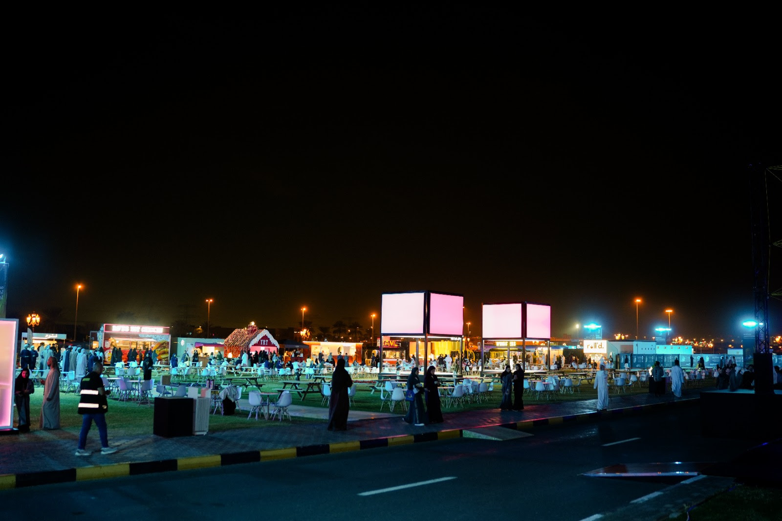 “قرية-الأضواء”-تقدم-تجارب-ترفيهية-وفنية-مميزة-لزوار-مهرجان-الشارقة