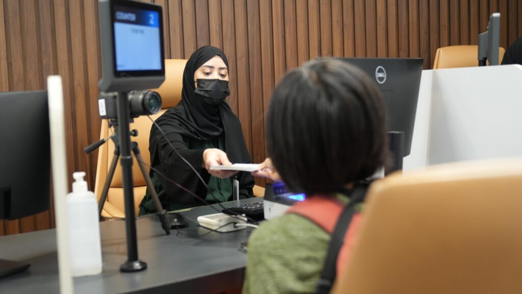 غرامة-50-ألفًا-لتأخُّر-الإبلاغ-عن-مغادرة-المستقدَمين