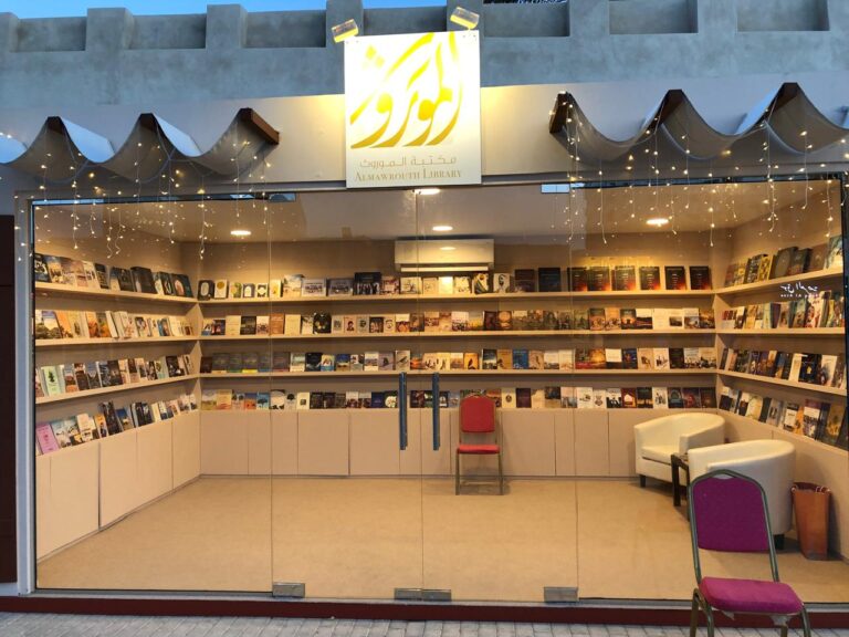 سوق-الكتب-لمسة-ضوئية-في-“أيام-الشارقة-التراثية”-الـ23