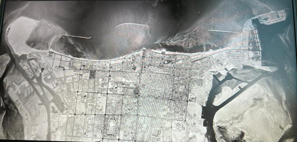 الأرشيف-والمكتبة-الوطنية-يكشف-عن-أرشيف-جوي-نادر-يوثق-مسيرة-التحول-في-دولة-الإمارات