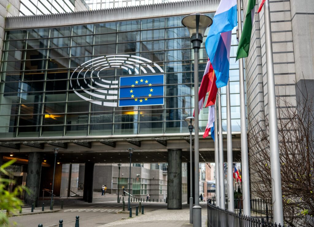 البرلمان-الأوروبي-يحظر-أدوات-الذكاء-الاصطناعي-على-أجهزته-الرسمية-لمخاوف-أمنية