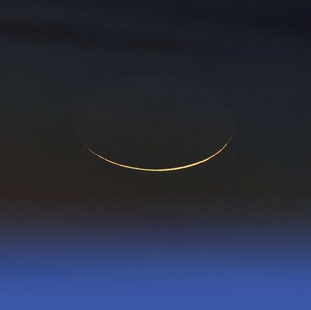 هلال-رمضان-يزيّن-سماء-المملكة-في-مشهد-فلكي-بديع