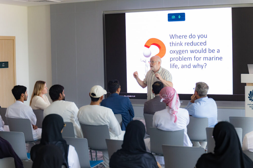 مركز-الشارقة-لأبحاث-علوم-البحار-يناقش-تأثير-نقص-الأكسجين-على-الحياة-البحرية