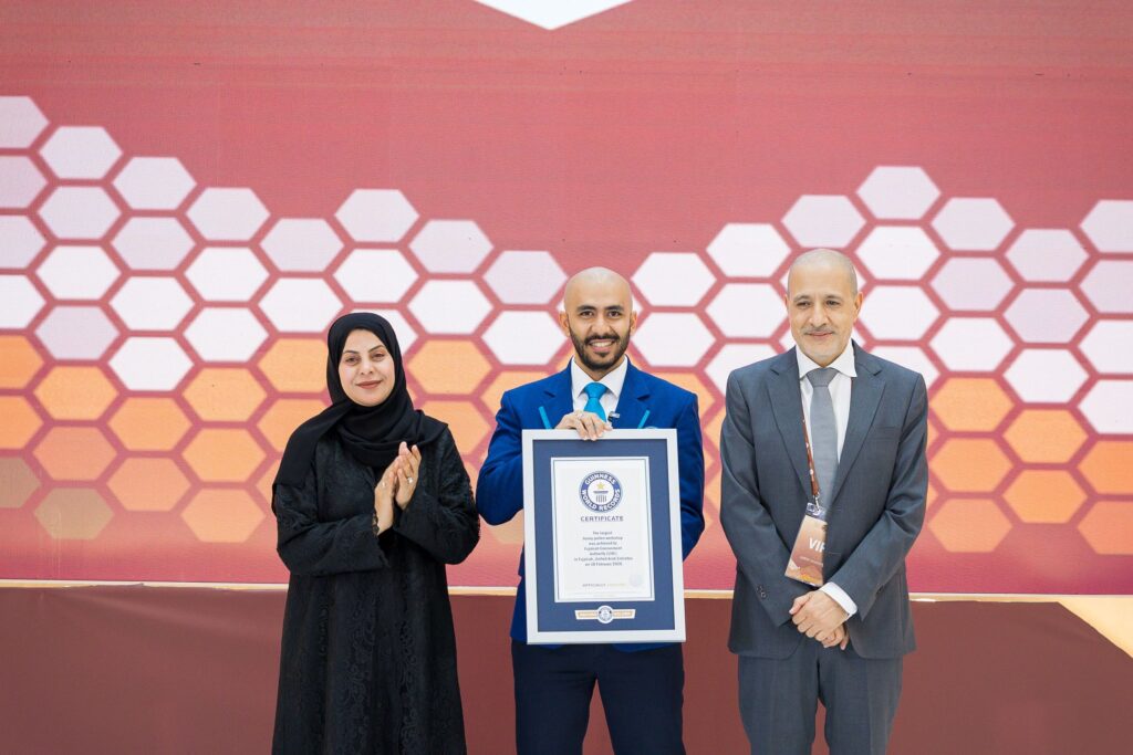 الفجيرة-تدخل-موسوعة-غينيس-بأكبر-ورشة-علمية-حول-حبوب-لقاح-العسل-في-العالم