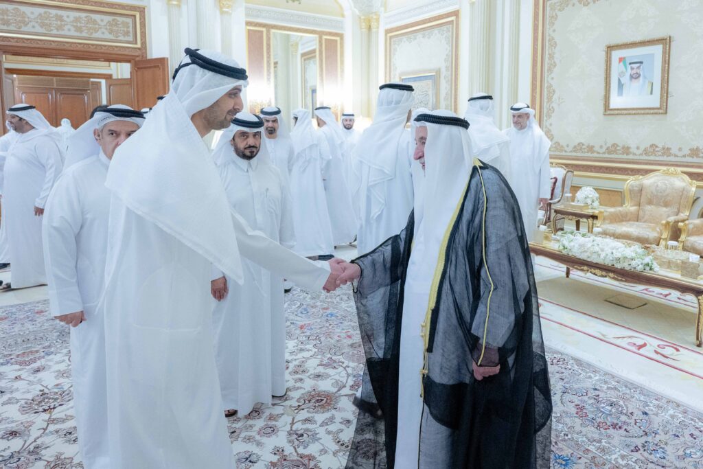 حاكم-الشارقة-يواصل-استقبال-المهنئين-بشهر-رمضان-المبارك