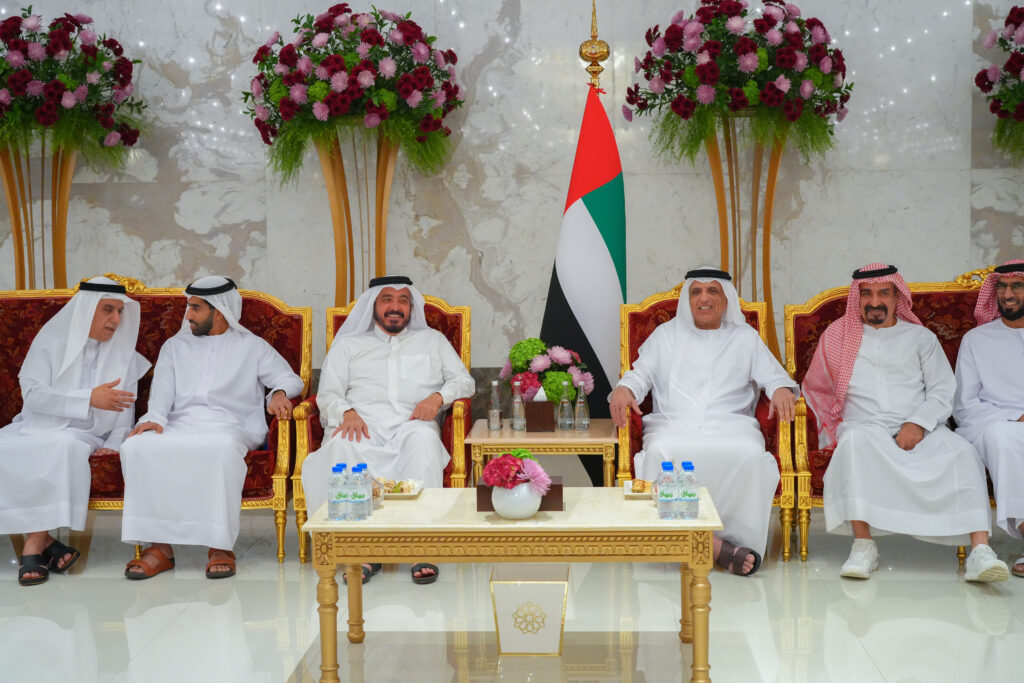 سعود-بن-صقر-يواصل-استقبال-المهنئين-بشهر-رمضان-المبارك