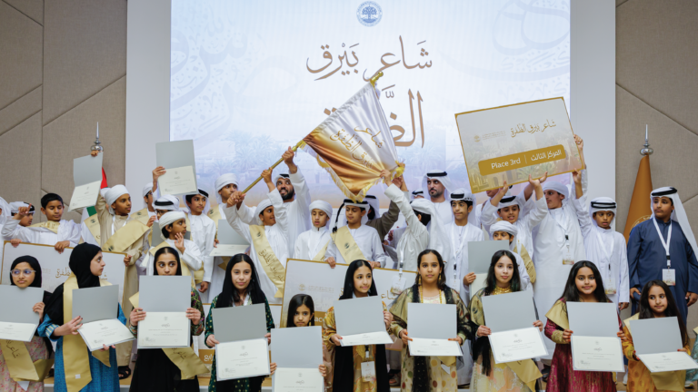 جامعة-محمد-بن-زايد-للعلوم-الإنسانية-تختتم-مبادرة-“شاعر-بيرق-الظفرة”-بدورتها-الأولى