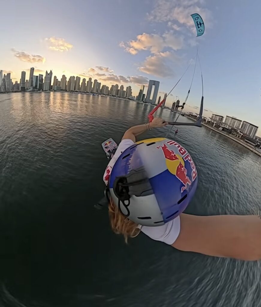 بطل-العالم-في-التزلج-الشراعي-أندريا-برينسيبي-ينفذ-قفزة-جوية-من-أعلى-“عين-دبي”