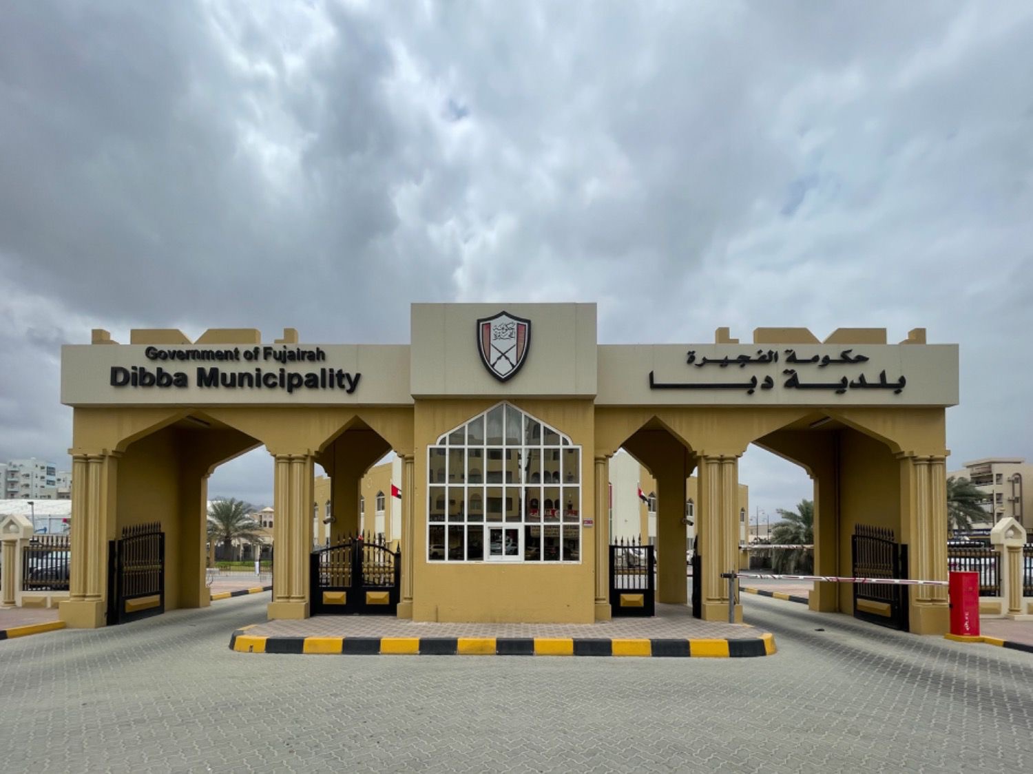 بلدية-دبا-تؤكد-وفرة-السلع-واستقرار-الأسواق-وتواصل-رقابتها-الميدانية-لضمان-حماية-المستهلك