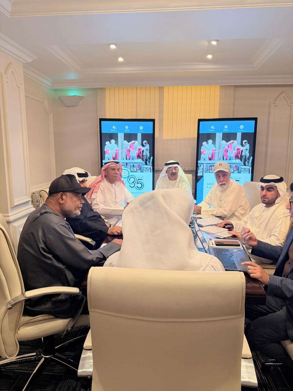 14-عرضاً-في-الدورة-الـ35-من-أيام-الشارقة-المسرحية