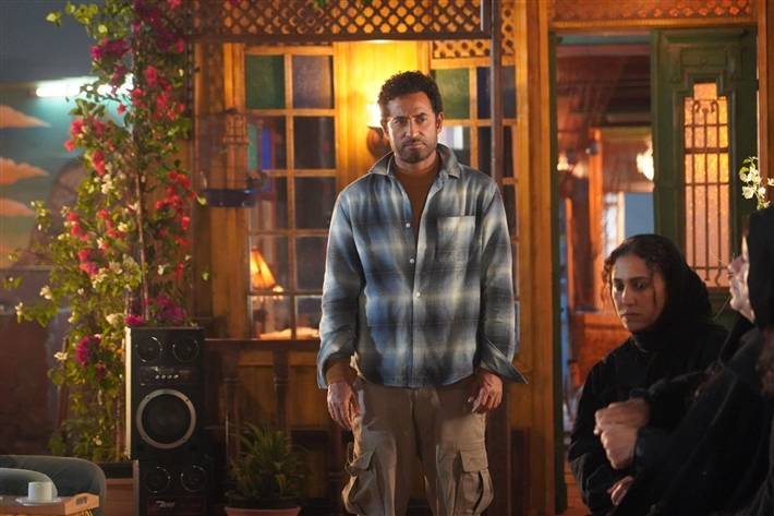 مسلسل-«إفراج».-عباس-يطارد-الحقيقة-وحادث-شارون-يقلب-الموازين-في-الحلقة-15