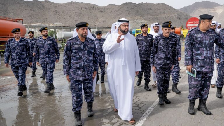 محمد-الشرقي-يزور-منطقة-الفجيرة-للصناعات-البترولية-ويشيد-بعمل-الفرق-الميدانية
