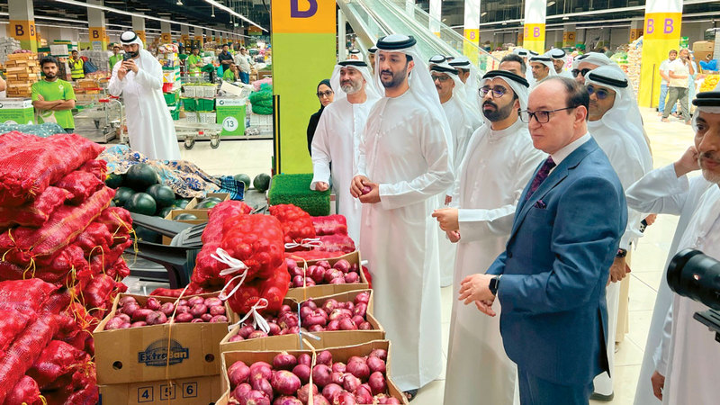 «الاقتصاد-والسياحة»-تؤكد-وفرة-السلع-وتراجع-الأسعار