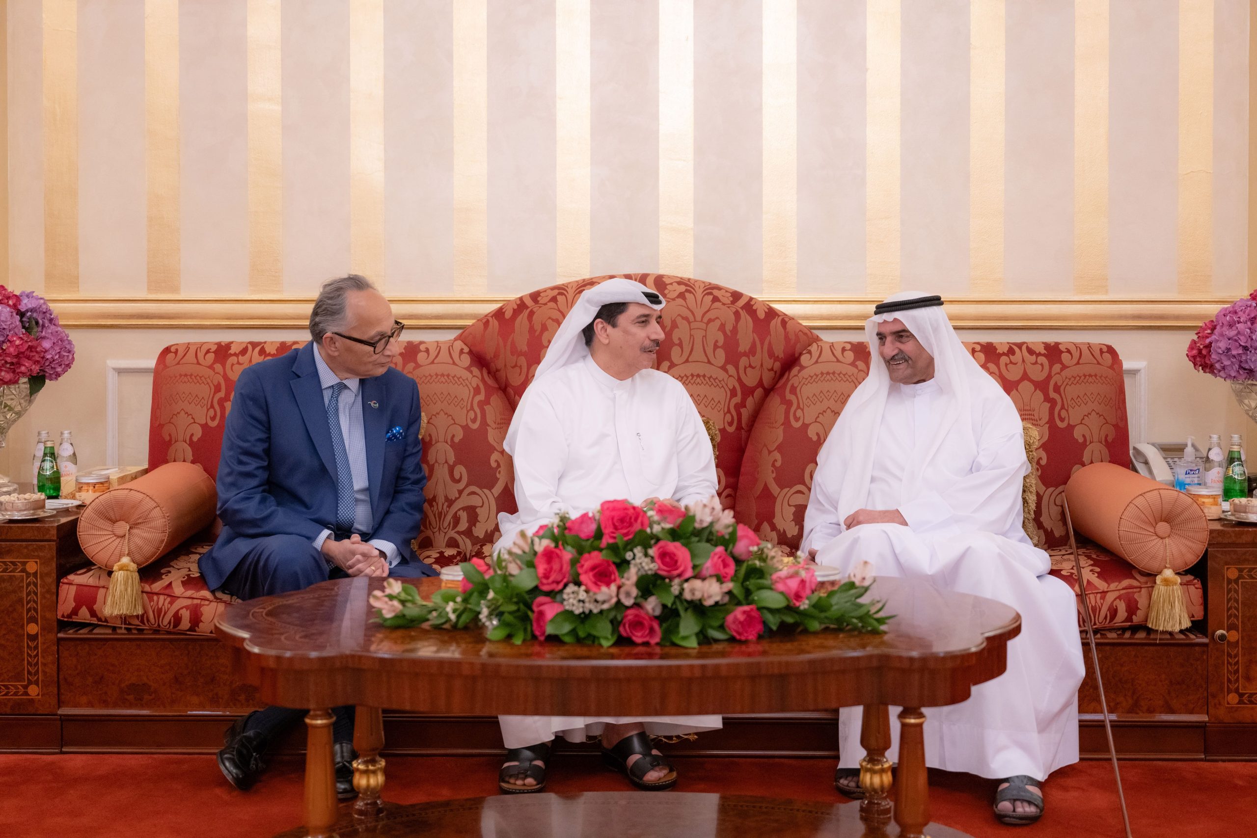 حمد-الشرقي-يستقبل-جموع-المهنئين-بشهر-رمضان-بحضور-ولي-عهد-الفجيرة