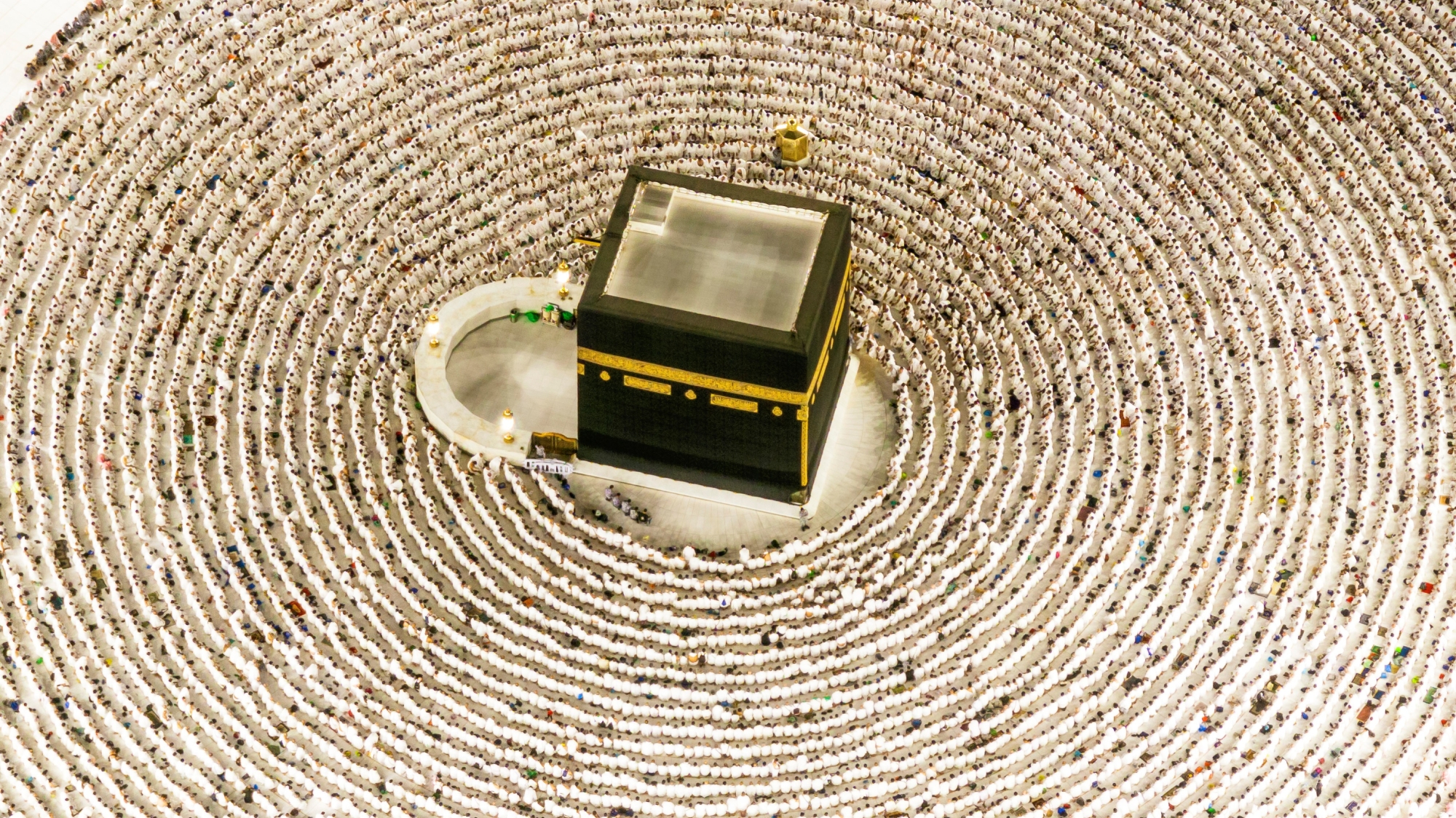 روحانية-التراويح-والتهجد-تملأ-أرجاء-الحرم-المكي