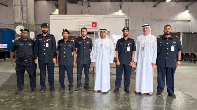 مدير-عام-جمارك-أبوظبي-يتفقد-عمليات-قرية-الشحن-في-«مطار-زايد»