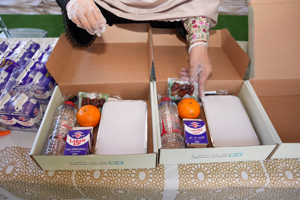هيئة-تنمية-المجتمع-توزع-13,000-وجبة-إفطار-ضمن-مبادرة-“خير-دبي-بأهلها”
