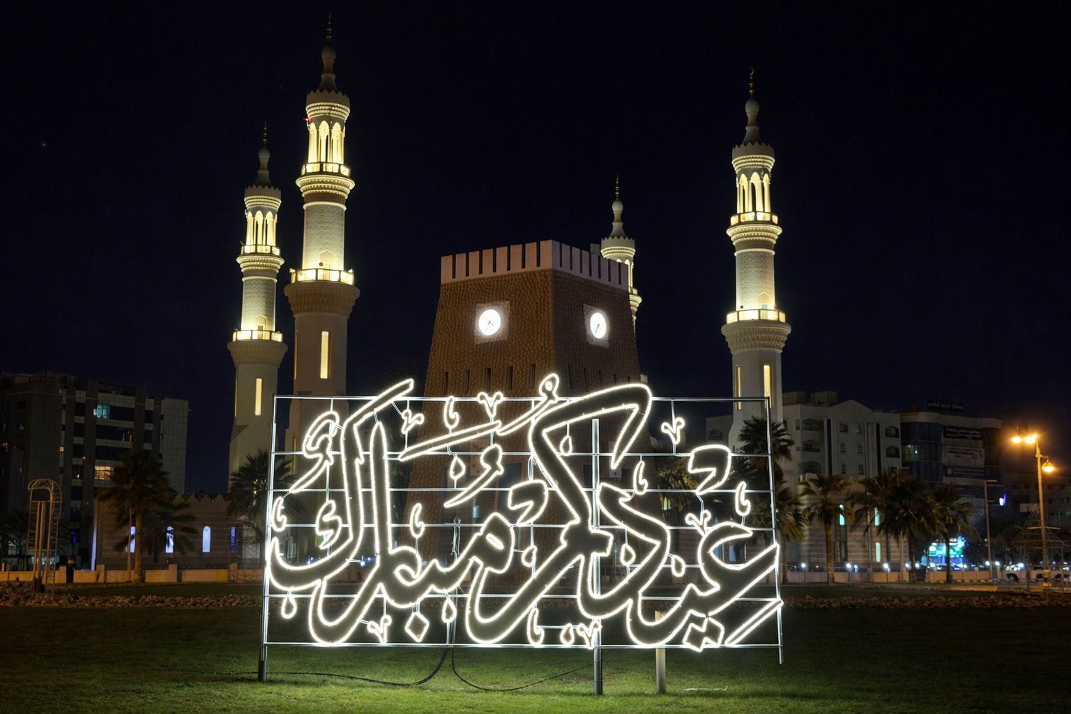دبا-الفجيرة-تتزين-استعداداً-لاستقبال-عيد-الفطر-المبارك