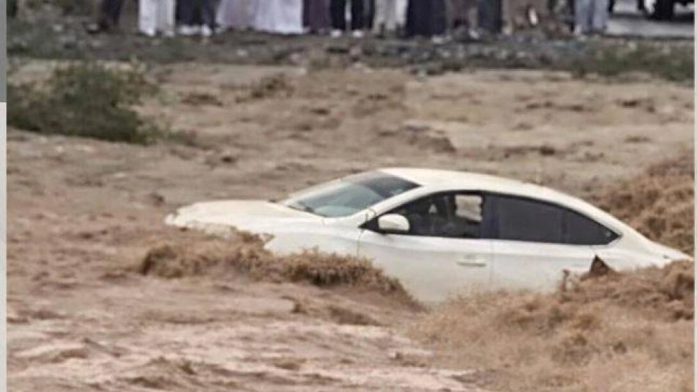 شرطة-الفجيرة:-نجاة-قائد-مركبة-قبل-انجرافها-في-أحد-الأودية