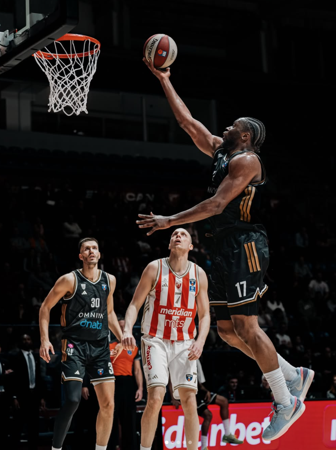 دبي-لكرة-السلة-يحافظ-على-الصدارة-رغم-خسارته-أمام-النجم-الأحمر