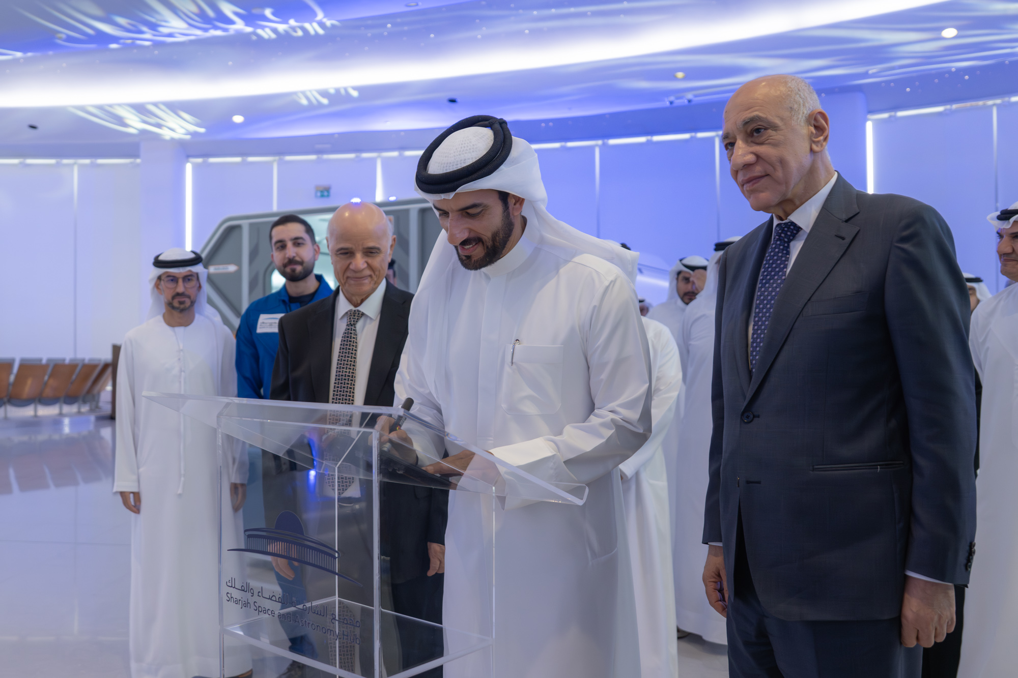 سلطان-بن-أحمد-القاسمي-يشهد-إطلاق-القمر-الصناعي-“الشارقة-سات-2”