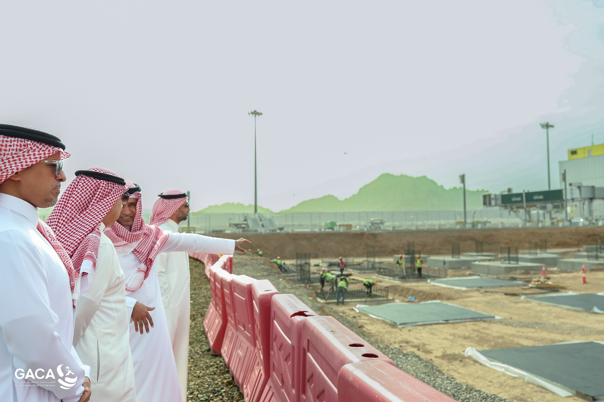 الدعيلج-يقف-على-تطورات-مشروع-توسعة-مطار-المدينة