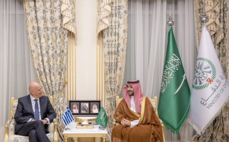 وزير-الدفاع-ونظيره-اليوناني-يبحثان-التطورات-الراهنة-بالمنطقة