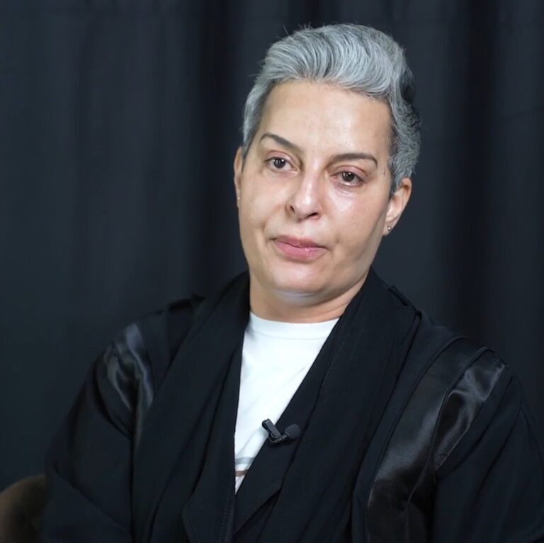 بلقيس-خلف-المقود.-رحلة-بدأت-صدفة-وانتهت-باحتراف