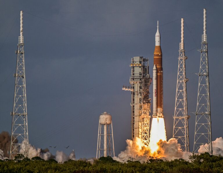 رواد-فضاء-“أرتيميس-2”-ينطلقون-نحو-القمر