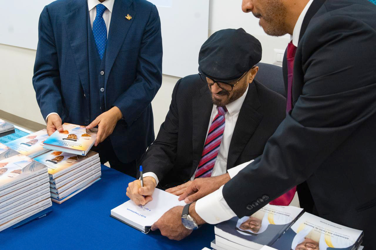 جامعة-كاتوليكا-الإيطالية-تحتضن-توقيع-كتابين-للدكتور-جمال-سند-السويدي