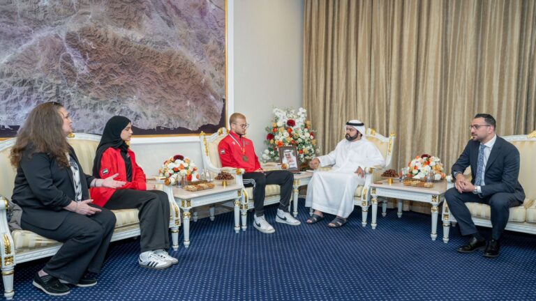 محمد-الشرقي-يلتقي-فارس-البلوشي-لفوزه-بأول-برونزية-لمنتخب-الإمارات-في-كأس-العالم-للمبارزة