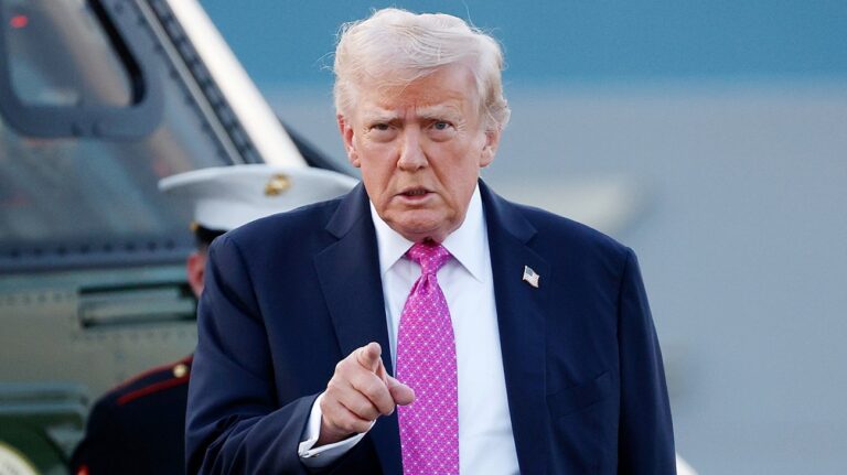 ترامب-يحذر-إيران-من-فرض-رسوم-في-مضيق-هرمز