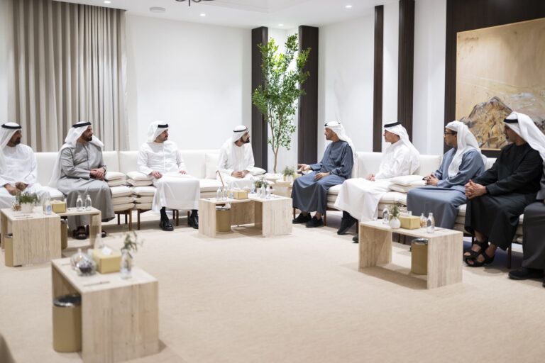 رئيس-الدولة-ومحمد-بن-راشد:-الإمارات-نجحت-في-مواجهة-الأزمة-بترابط-شعبها-وكفاءة-مؤسساتها