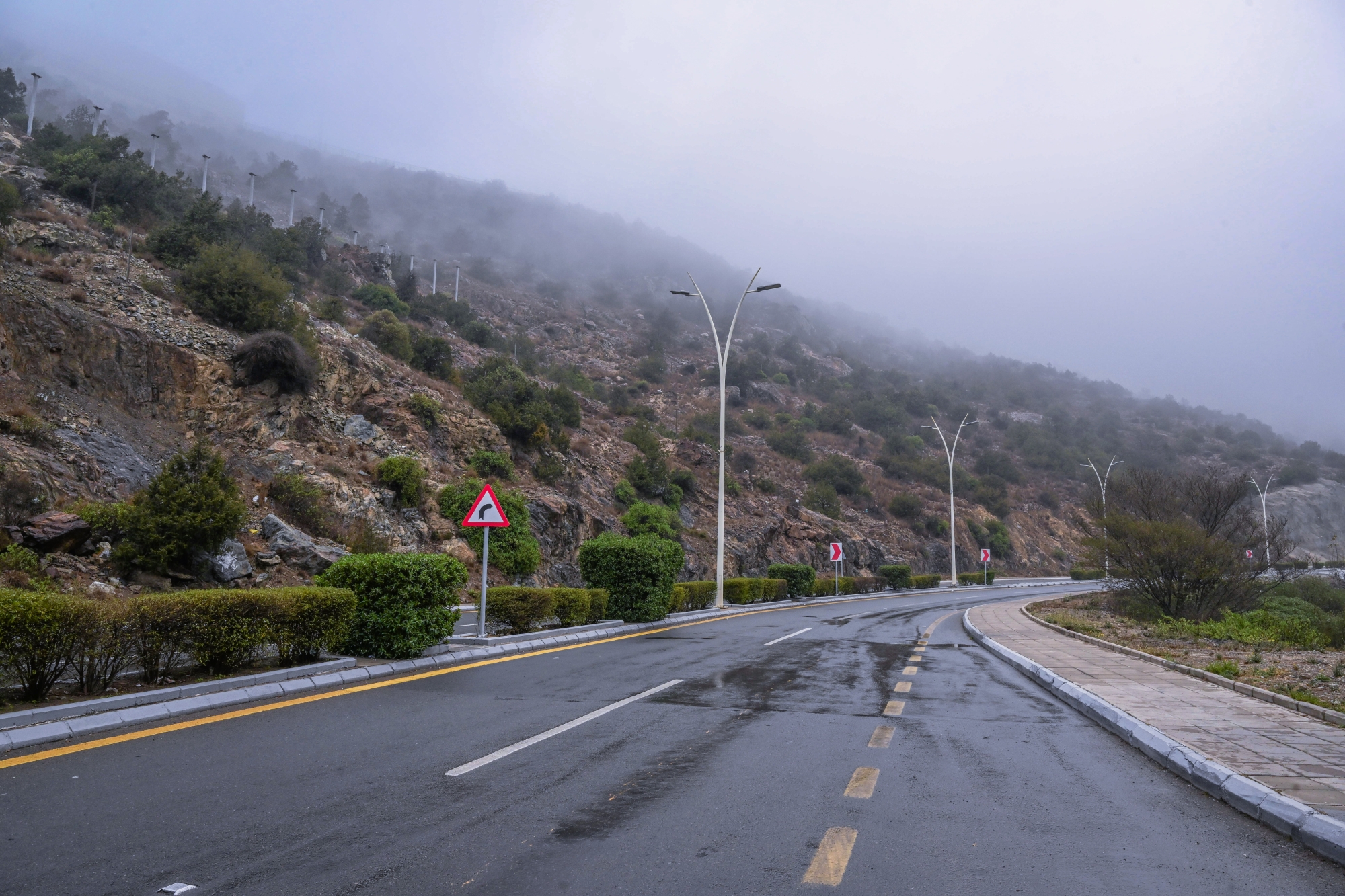 أمطار-غزيرة-وسيول-على-الأفلاج