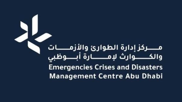 «طوارئ-أبوظبي»-يدعو-إلى-عدم-الاقتراب-من-البحيرات-المتشكلة-نتيجة-الأمطار