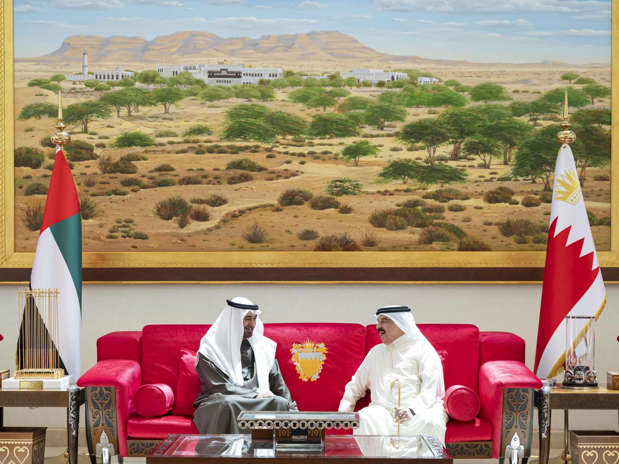 رئيس-الدولة-والملك-حمد-بن-عيسى-يبحثان-في-البحرين-العلاقات-الأخوية-والمستجدات-الإقليمية