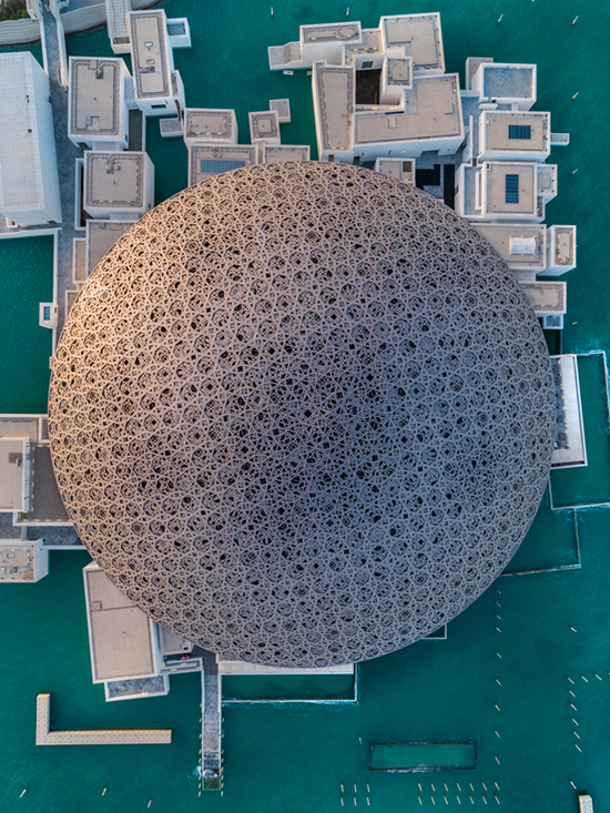 متحف-اللوفر-أبوظبي-يدعو-زائريه-للتعرف-على-القبة-الأيقونية