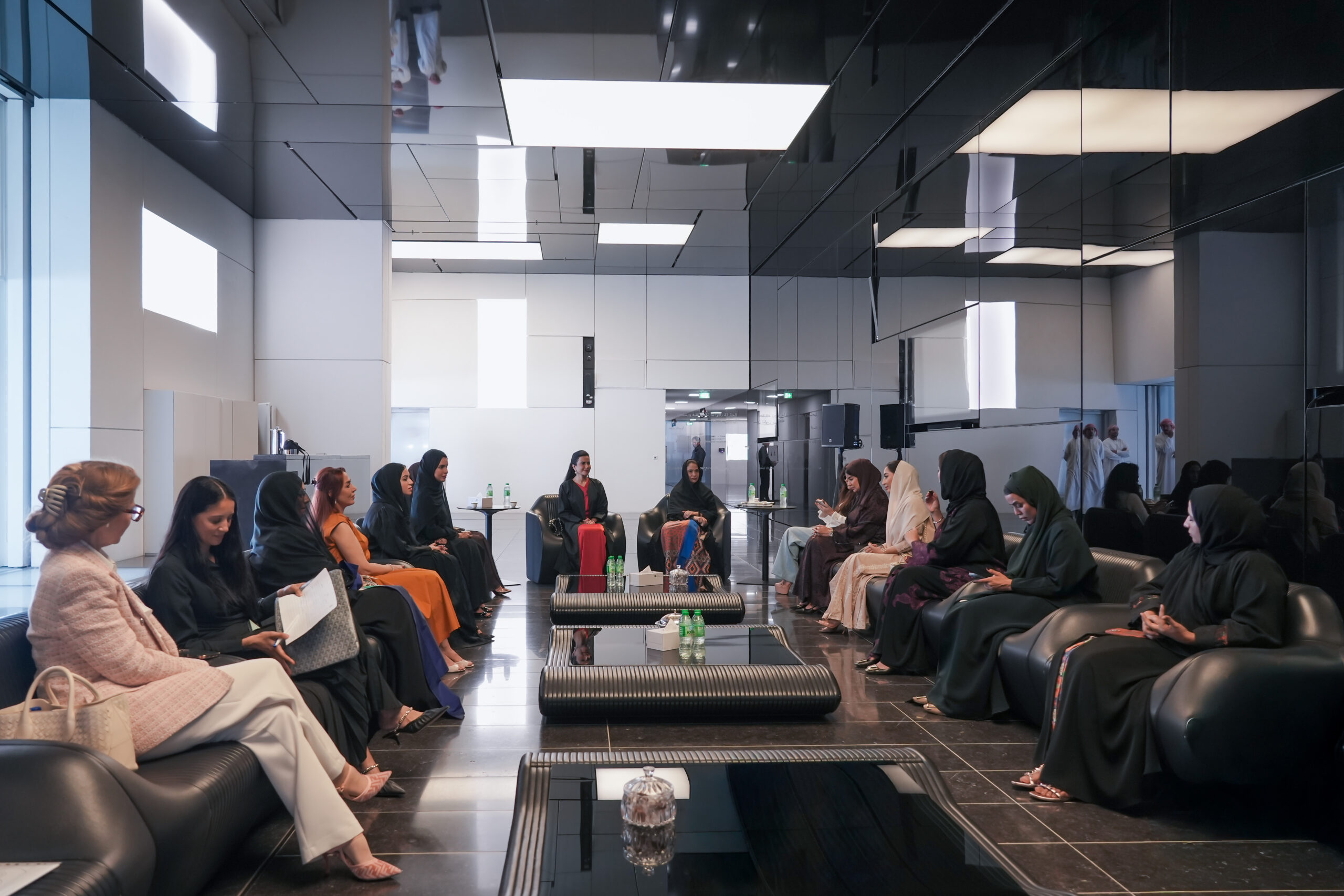 “مجلس-الفكر-والمعرفة”-يزور-متحف-اللوفر-أبوظبي-ويعقد-ندوة-حول-الفن-والثقافة