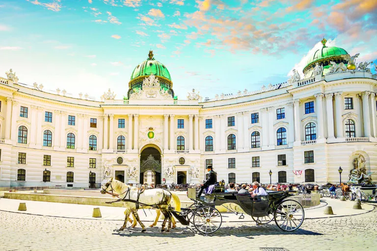 «بيركشاير-هاثاواي»-تنصح-بالإمارات-لقضاء-عطلات-2026