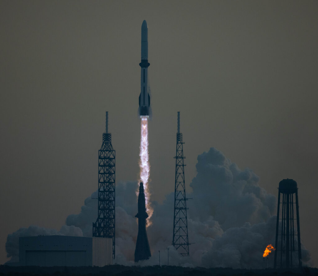 صاروخ "بلو أوريجين" يضع قمرا صناعيا في مدار خاطئ