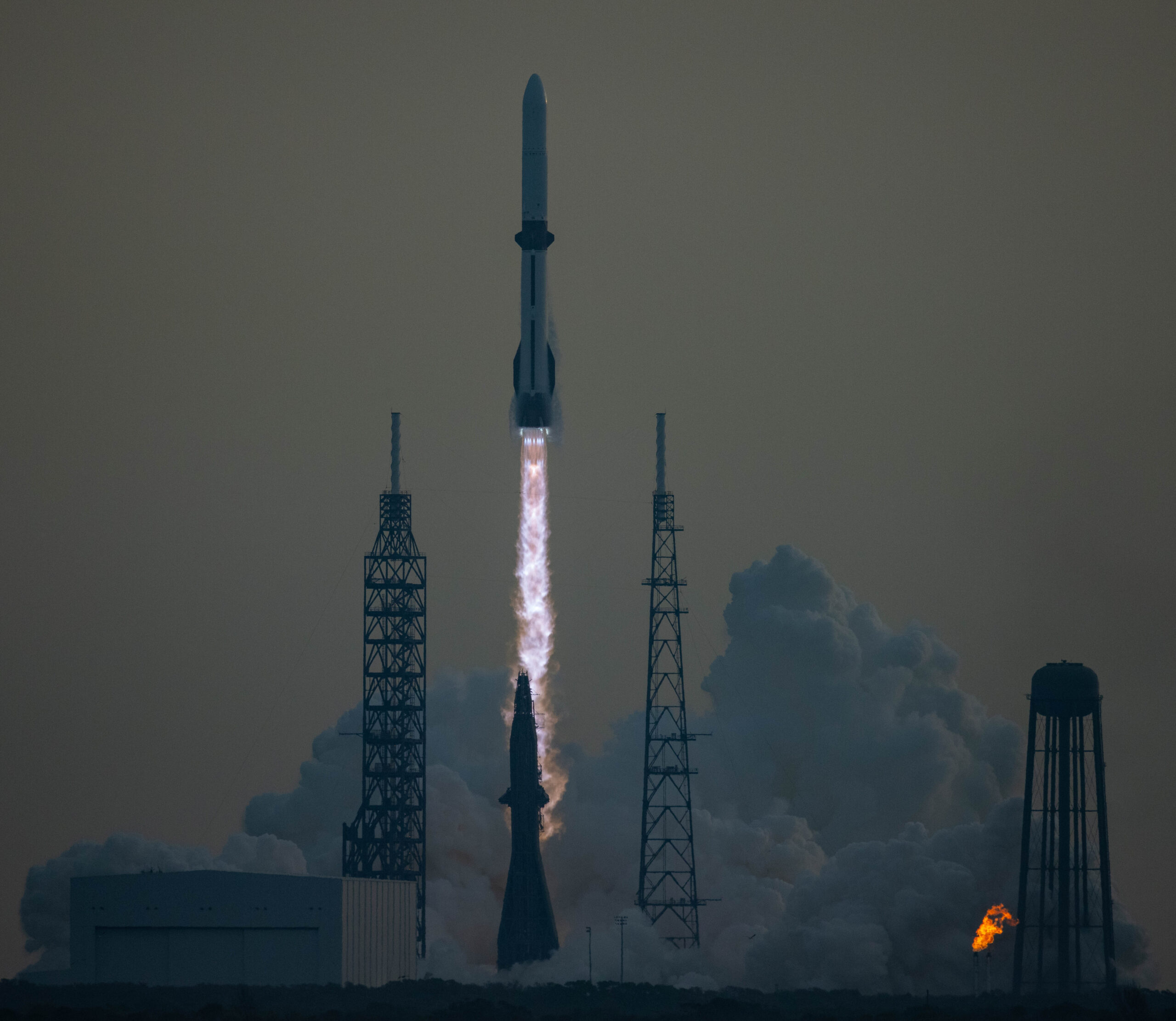 صاروخ-“بلو-أوريجين”-يضع-قمرا-صناعيا-في-مدار-خاطئ