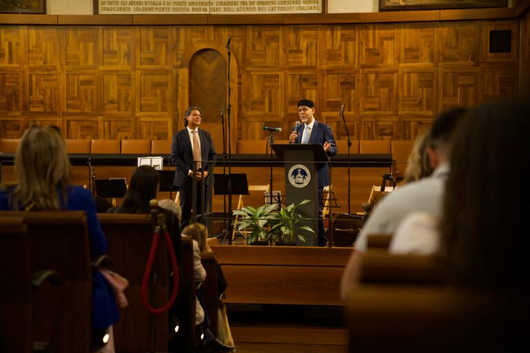 مجمع-اللغة-العربية-بالشارقة-يختتم-مشاركته-في-المهرجان-الدولي-للغة-والثقافة-العربية-بميلان