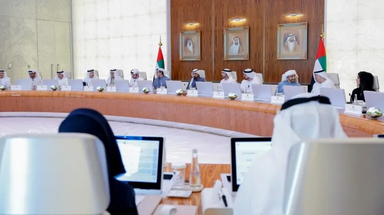 بتوجيهات-رئيس-الدولة.-محمد-بن-راشد-يعلن-عن-منظومة-جديدة-لتحويل-50%-من-قطاعات-وخدمات-حكومة-الإمارات-خلال-عامين-لتطبيق-نماذج-الذكاء-الاصطناعي-ذاتية-التنفيذ-والقيادة