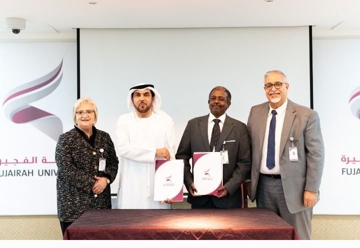 جامعة-الفجيرة-و”الفجيرة-الوطنية-للتأمين”-توقعان-مذكرة-تفاهم-بمجال-التدريب-الإعلامي