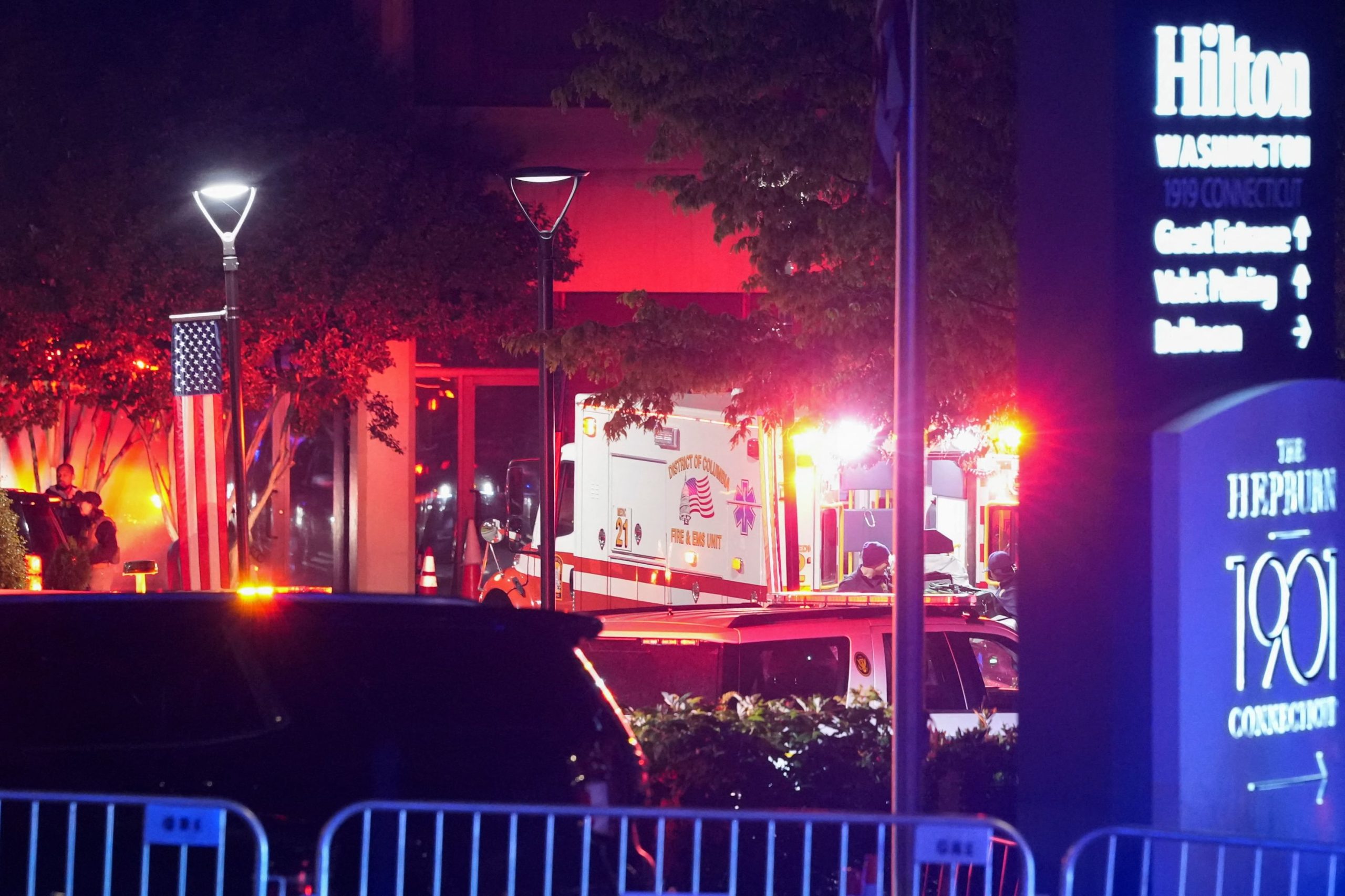 إجلاء-ترامب-من-قاعة-حفل-عشاء-مراسلي-البيت-الأبيض-بسبب-تهديد-أمني